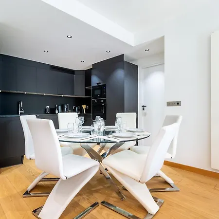 Lavie Maison Jardin A Montmartre