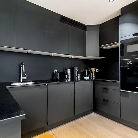 Lavie Maison Jardin A Montmartre Paris