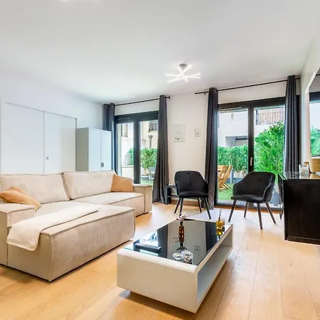 Lavie Maison Jardin A Montmartre