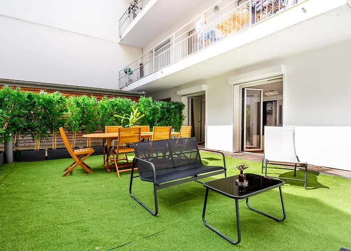 Lavie Maison Jardin A Montmartre